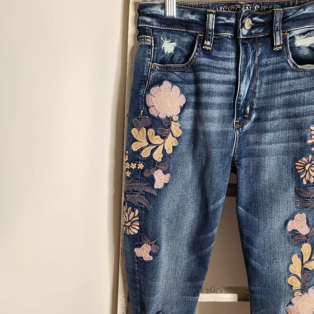 American Eagle womens 4 short super hi-rise floral embroidered jegging - Picture 2 of 8